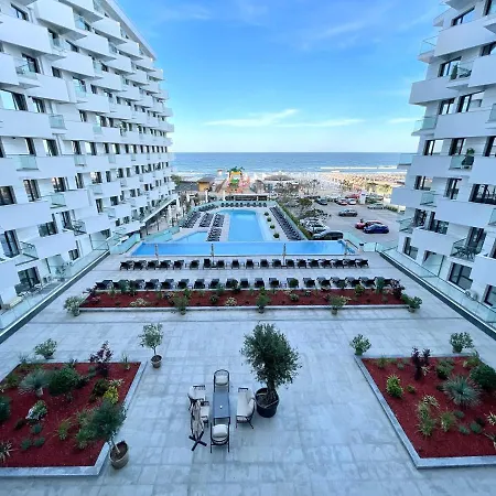 Novsee Infinity Pool & *