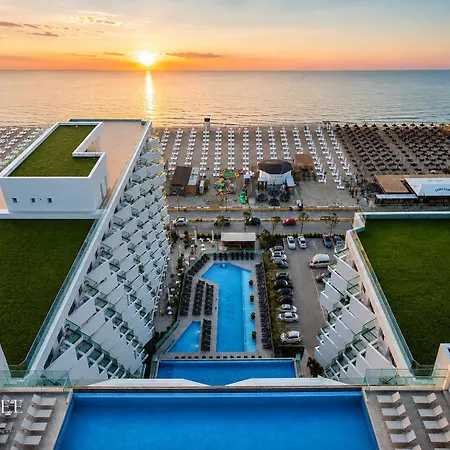 Novsee Infinity Pool & Appartement Năvodari