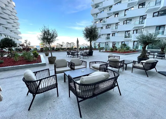 Novsee Infinity Pool & *