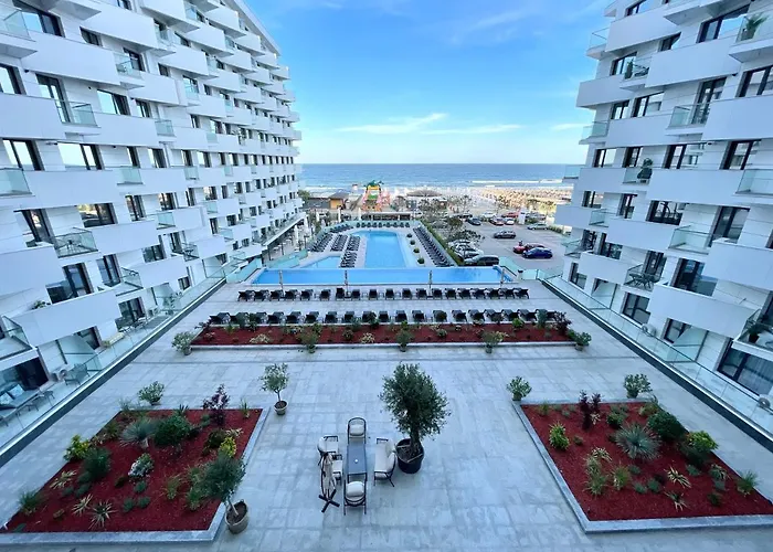 Novsee Infinity Pool & *