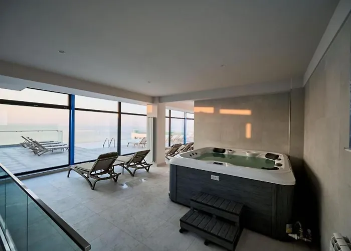 Novsee Infinity Pool & Apartament