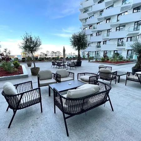 Novsee Infinity Pool & *