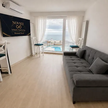 Novsee Infinity Pool & Apartmán Năvodari